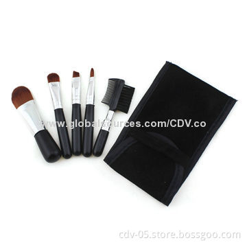 5-piece Makeup brush set, made of wooden handle and aluminum ferrule with great synthetic hair